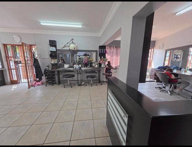 BUSINESS PROPERTY TO RENT IN GARSFONTEIN